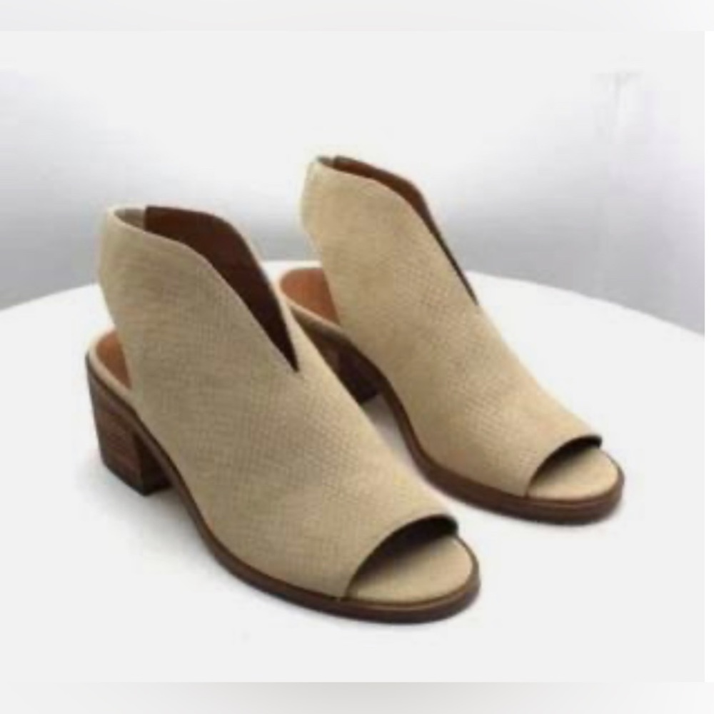 Lucky Brand Women's Terif Shooties Women's Shoes Size 6 W  36 1/2 NWNT